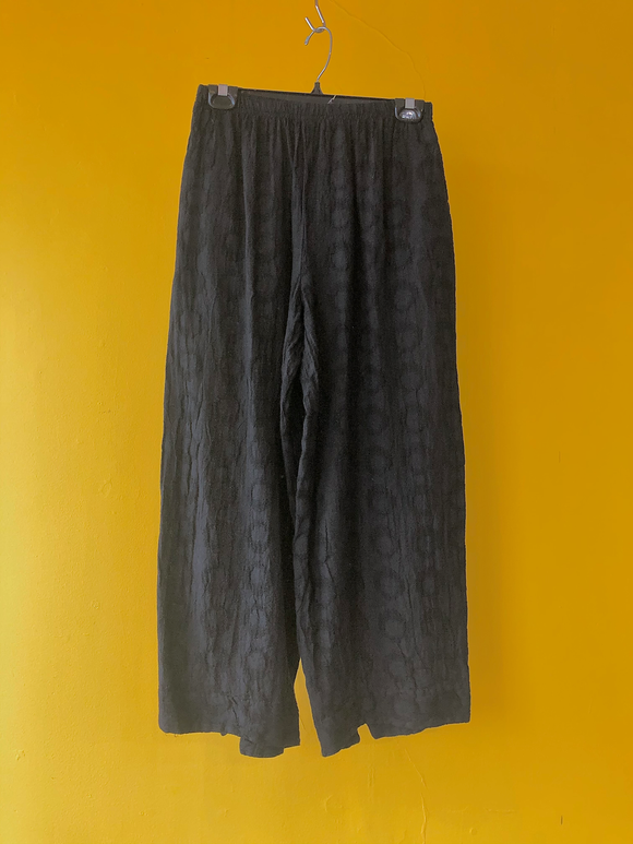 Cut Loose Black Textured Pant